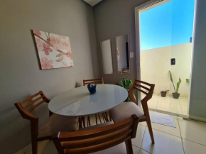 Kitnet 102, confortável, central, com ar, tv smart
